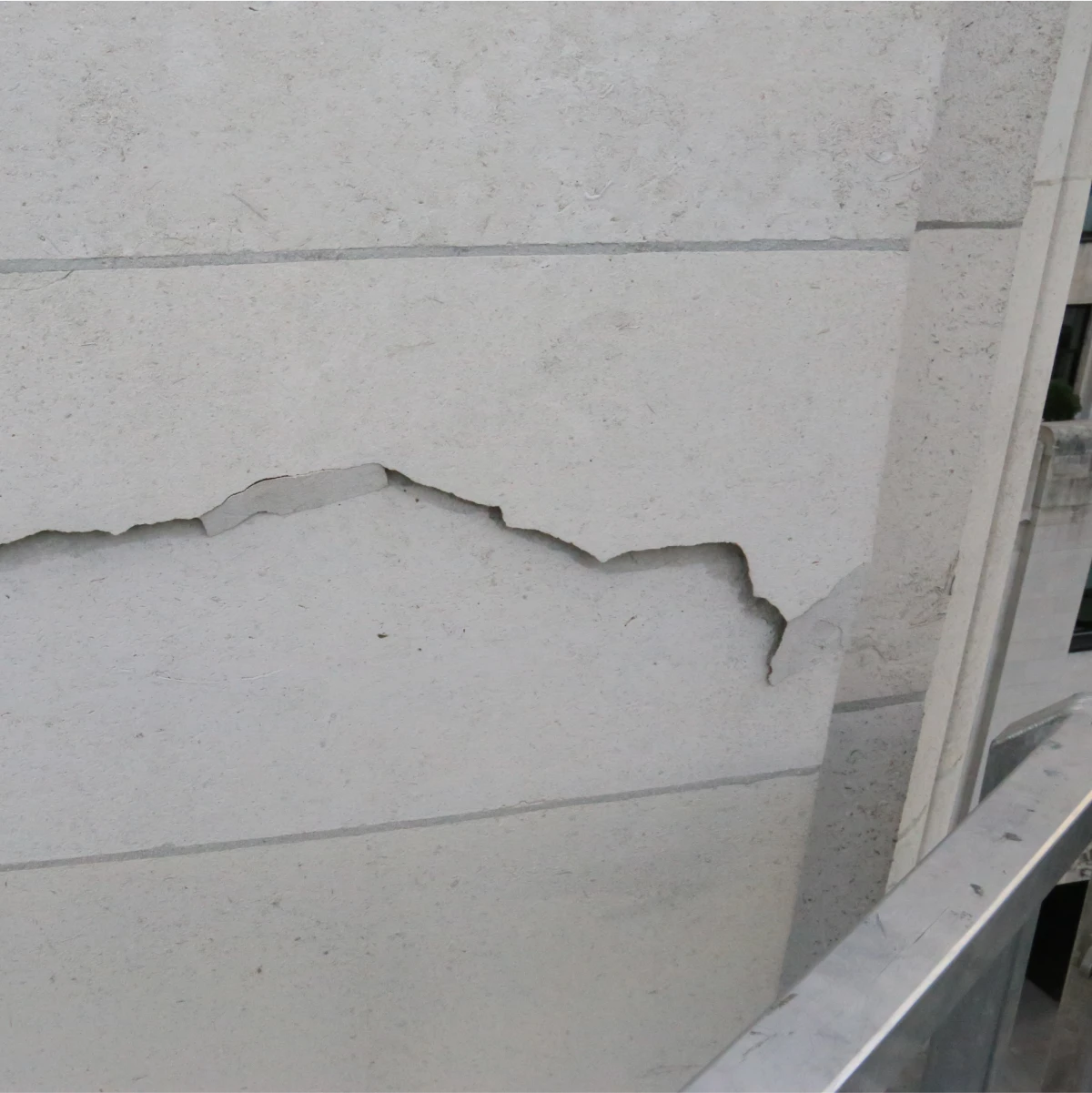 Portland Stone: Blown planular fracture caused by water ingress.