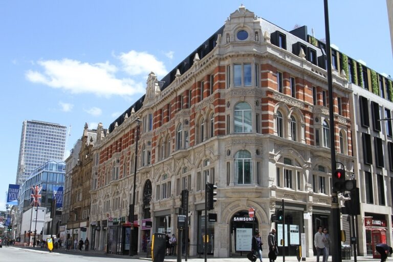 The Ampersand Building clean on Oxford Street | Thomann-Hanry®