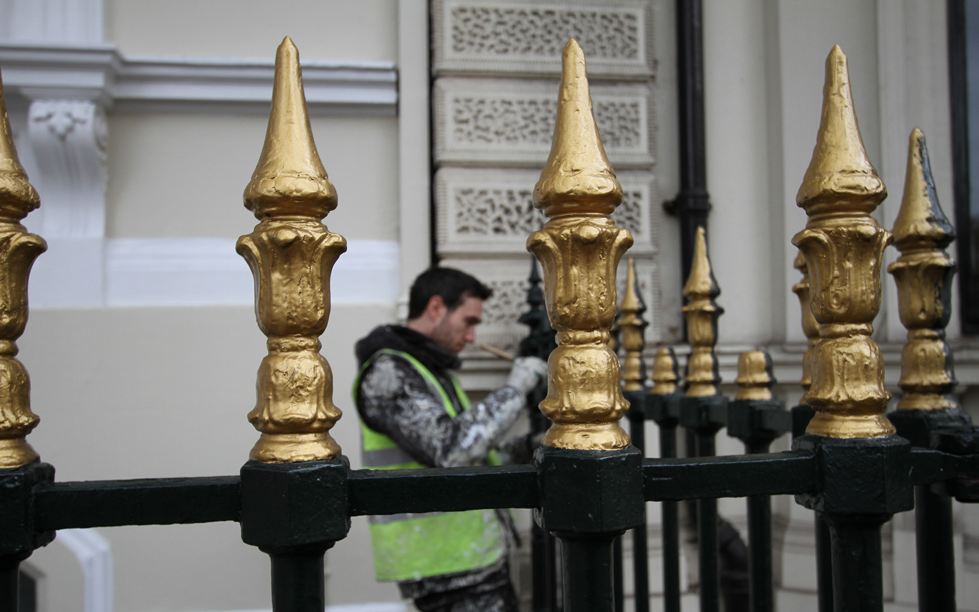 Thomann-Hanry® staff member painting metal railings